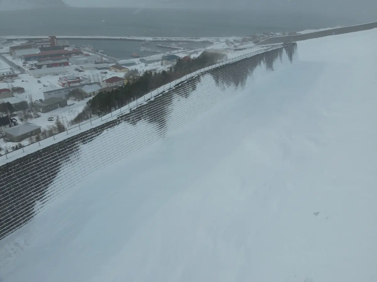 Snjóflóð - varnargarður